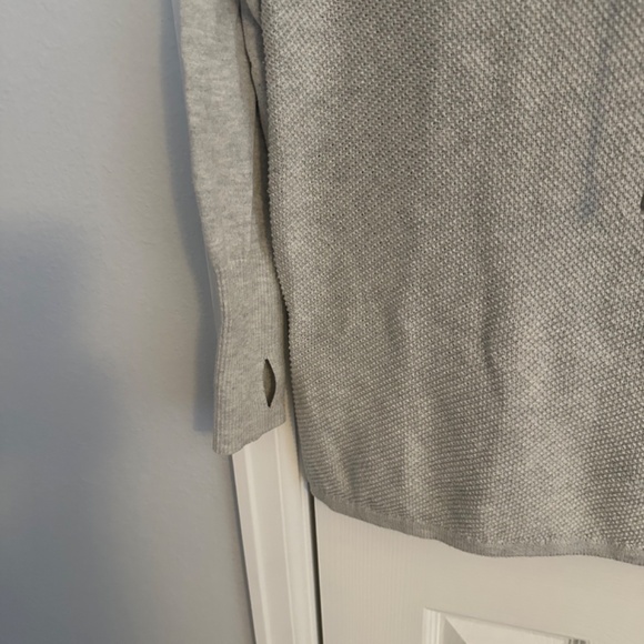 Sweatshirt - Picture 2 of 4